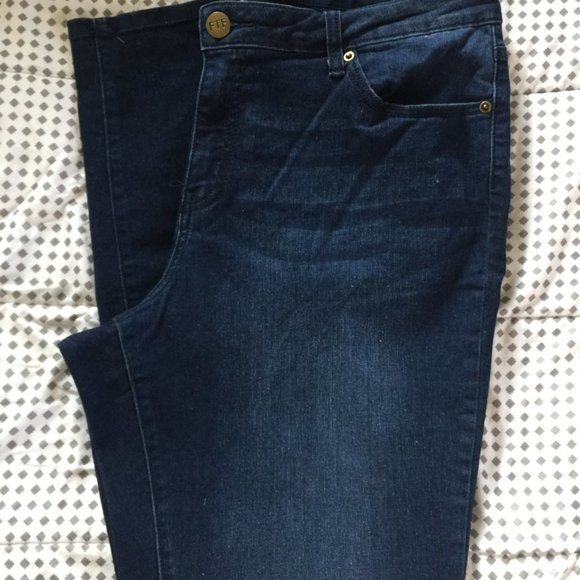 Women's Full Figure Jeans - Picture 7 of 7